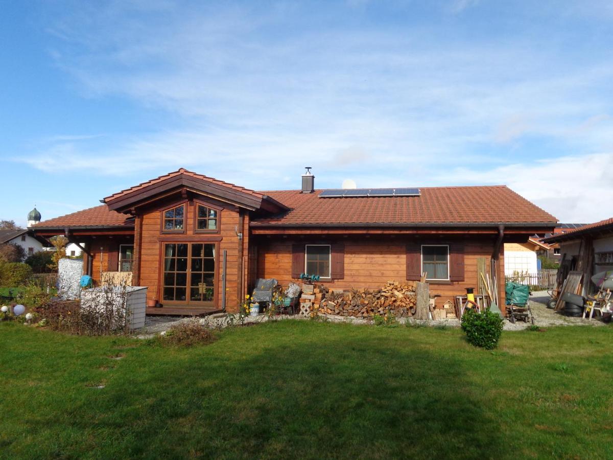 Barrierefreies Zimmer Im Blockhaus Mit Sauna Am See Soyen Extérieur photo
