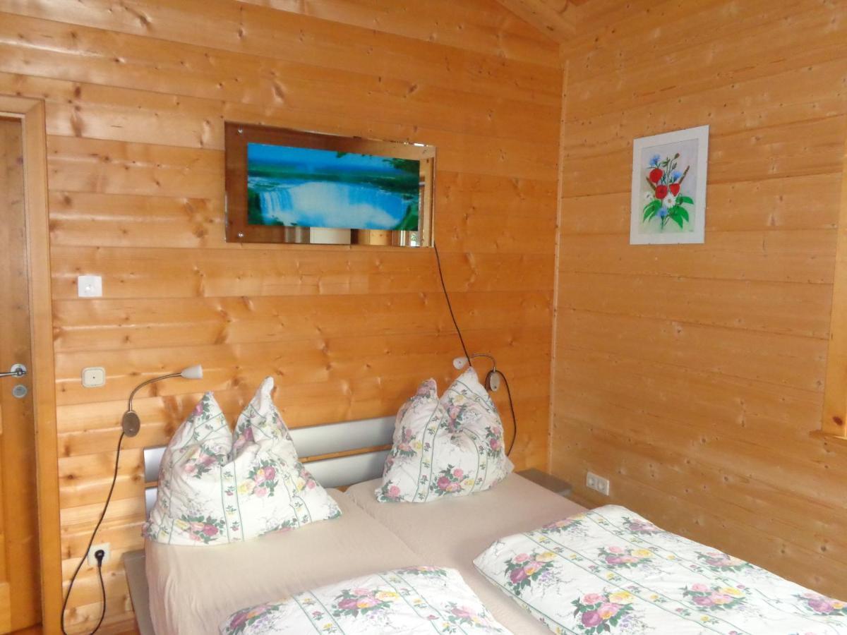 Barrierefreies Zimmer Im Blockhaus Mit Sauna Am See Soyen Extérieur photo