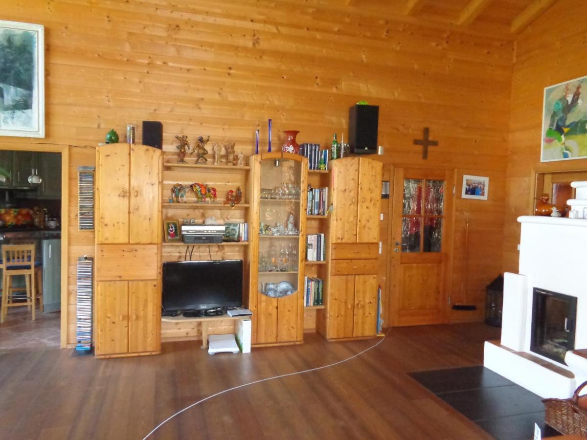 Barrierefreies Zimmer Im Blockhaus Mit Sauna Am See Soyen Extérieur photo
