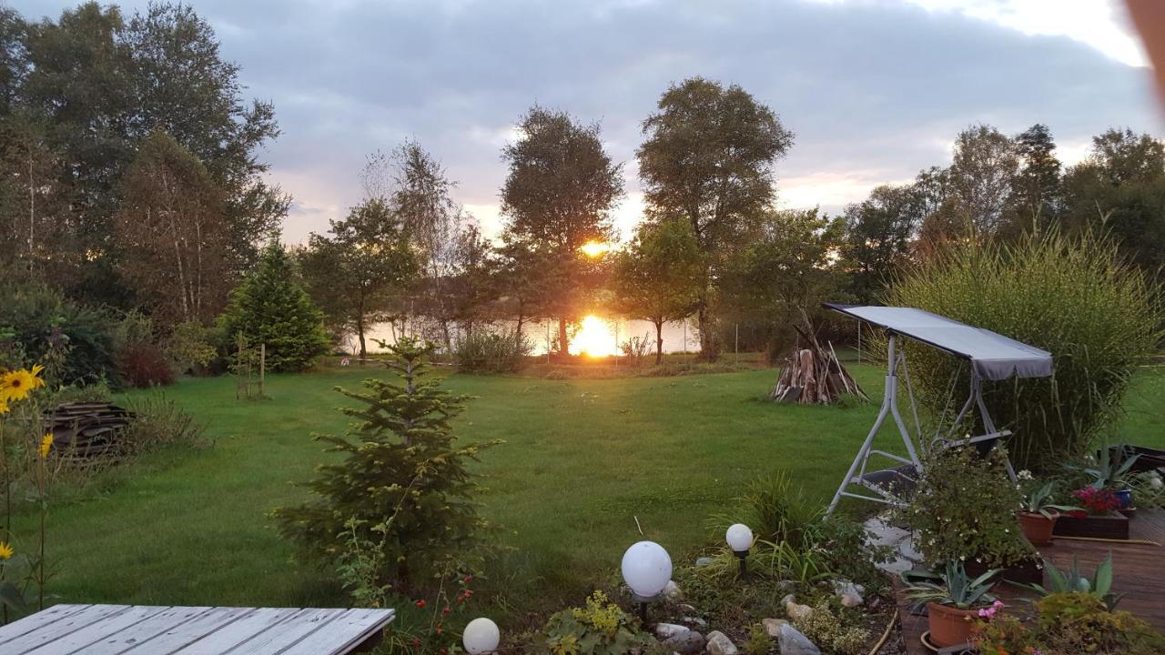 Barrierefreies Zimmer Im Blockhaus Mit Sauna Am See Soyen Extérieur photo
