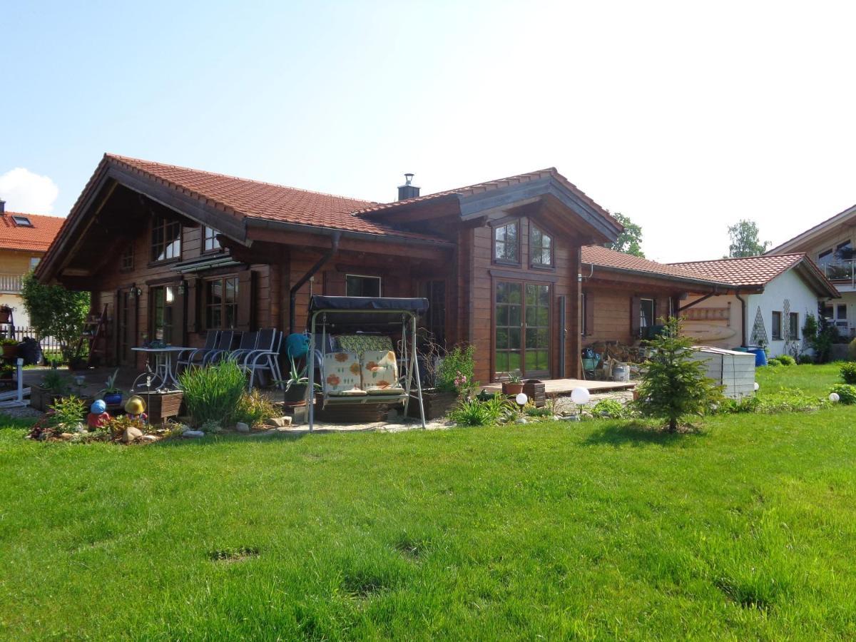 Barrierefreies Zimmer Im Blockhaus Mit Sauna Am See Soyen Extérieur photo