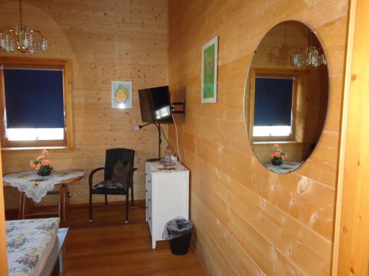 Barrierefreies Zimmer Im Blockhaus Mit Sauna Am See Soyen Extérieur photo