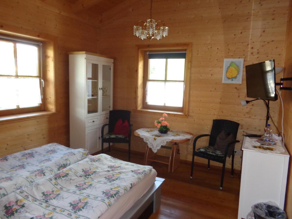 Barrierefreies Zimmer Im Blockhaus Mit Sauna Am See Soyen Extérieur photo